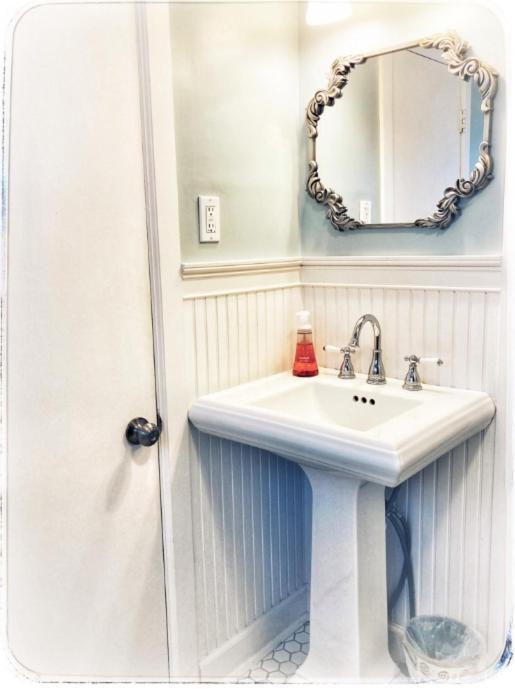 Peaceful Private Cottage, Walk To Park & 5 Mins To Downtown Guest house Nashville