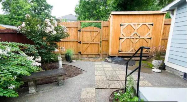 Peaceful Private Cottage, Walk To Park & 5 Mins To Downtown Guest house Nashville