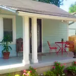 Peaceful Private Cottage, Walk To Park & 5 Mins To Downtown