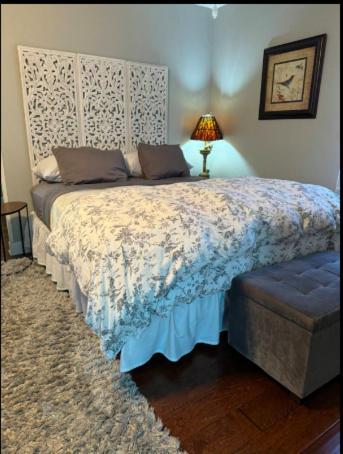 Guest house Peaceful Private Cottage, Walk To Park & 5 Mins To Downtown *